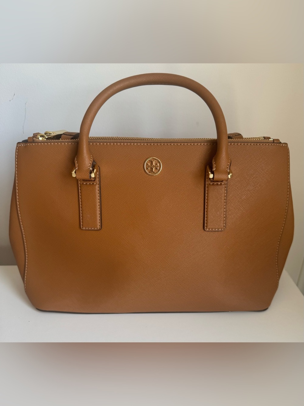 Like new-Authentic-Tory Burch Robinson Saffiano Leather Satchel Crossbody 🤎